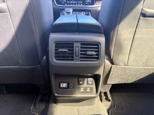 Used 2024 Nissan Rogue Platinum AWD/4WD image 12