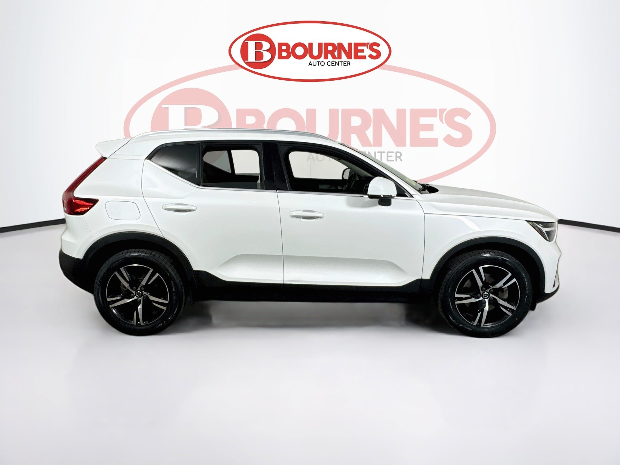 Used 2023 Volvo XC40 B5 Plus AWD/4WD image 13