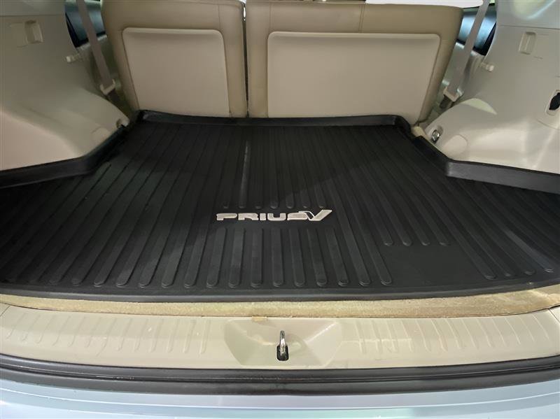 Used 2014 Toyota Prius V Five image 24