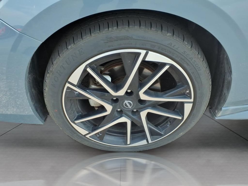 Used 2024 Nissan Sentra SR w/ SR Premium Package FWD image 9