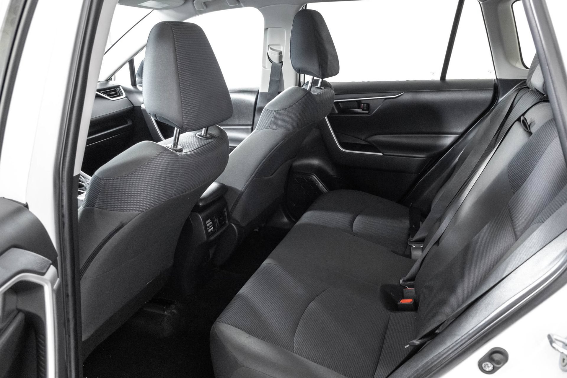 Used 2023 Toyota RAV4 LE AWD/4WD image 30