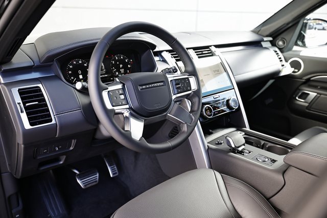 New 2025 Land Rover Discovery Metropolitan Edition image 22