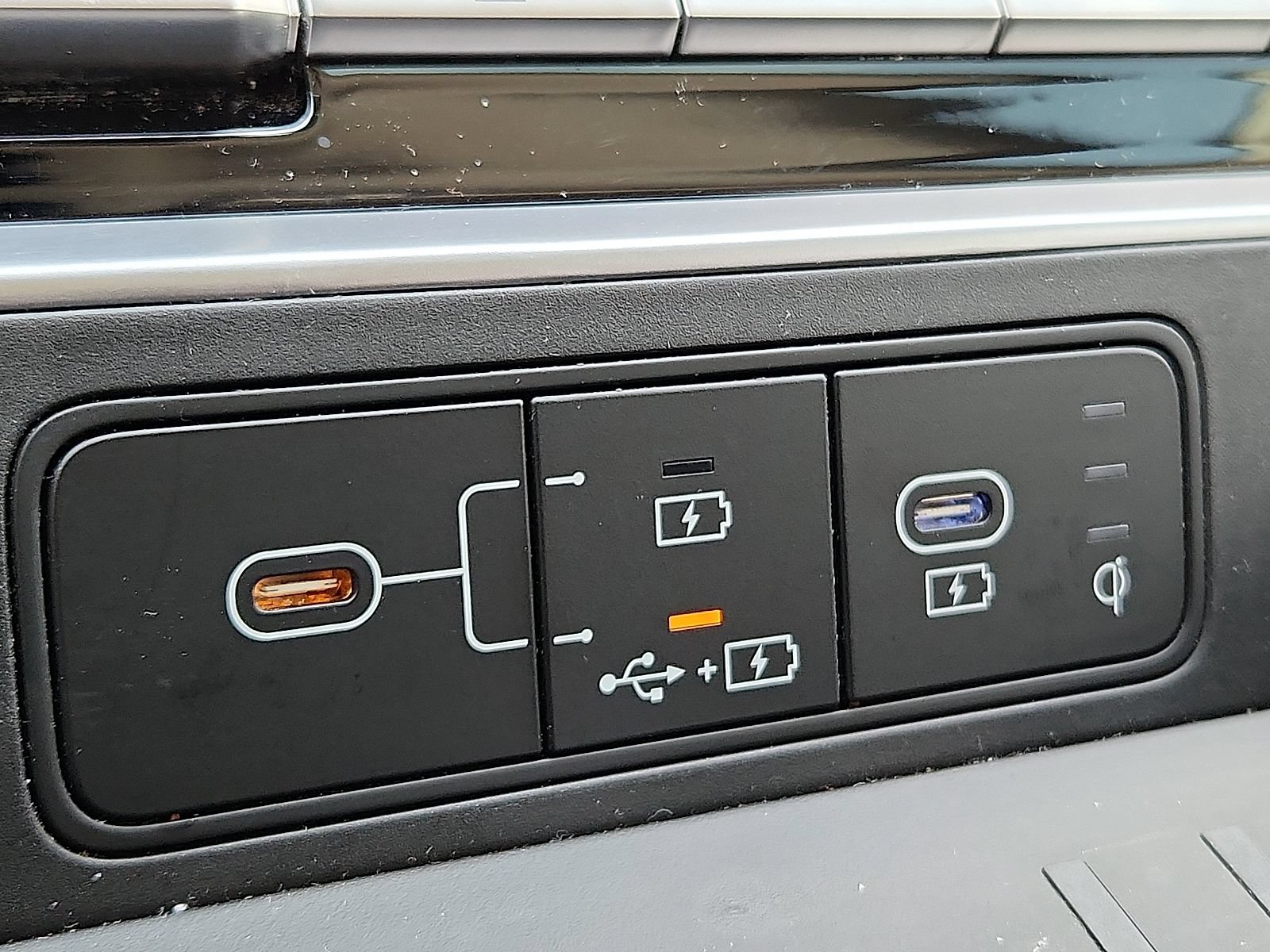 Used 2025 Hyundai Santa Fe SEL FWD image 15