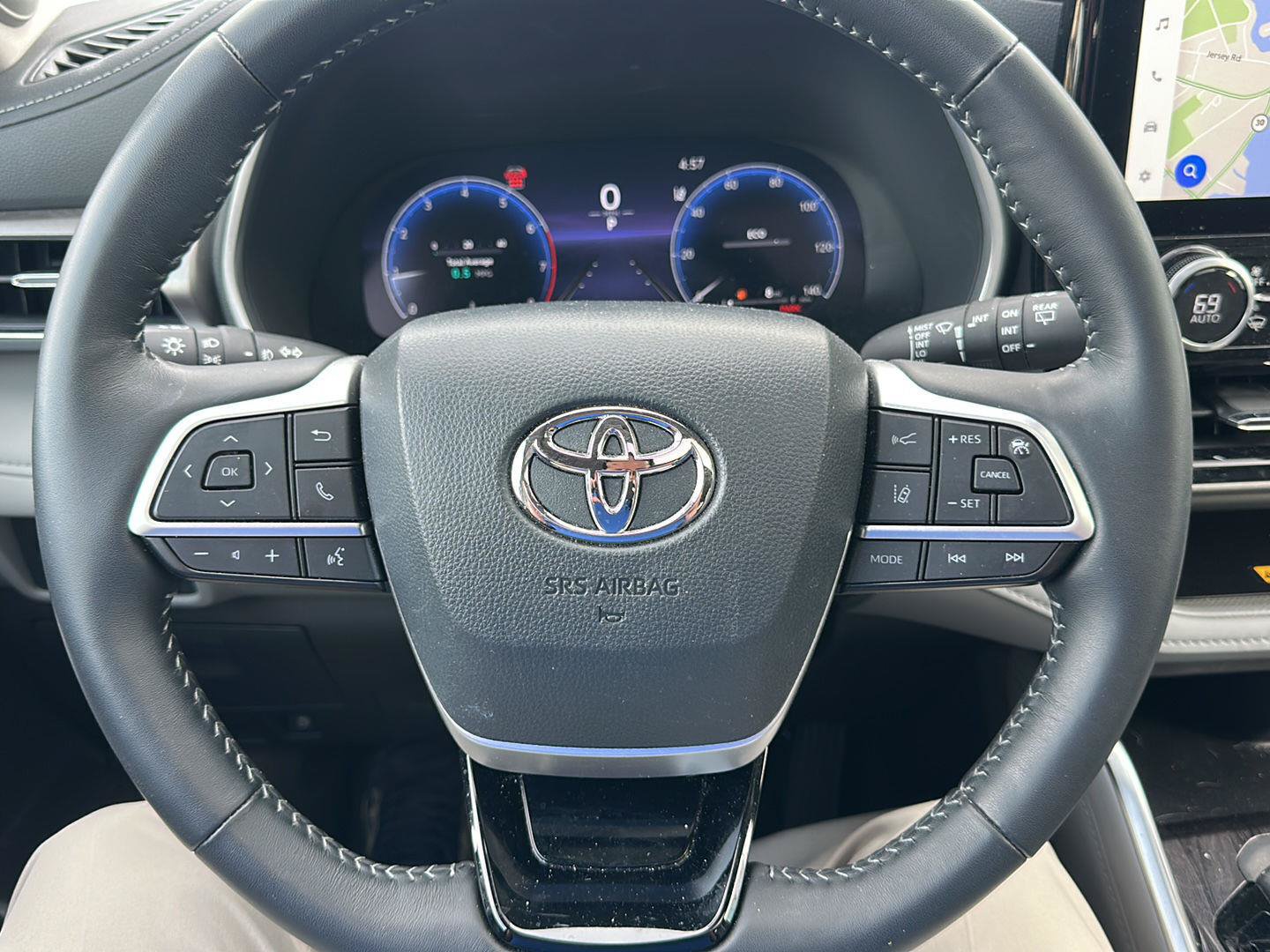Used 2026 Toyota Highlander Limited AWD/4WD image 18