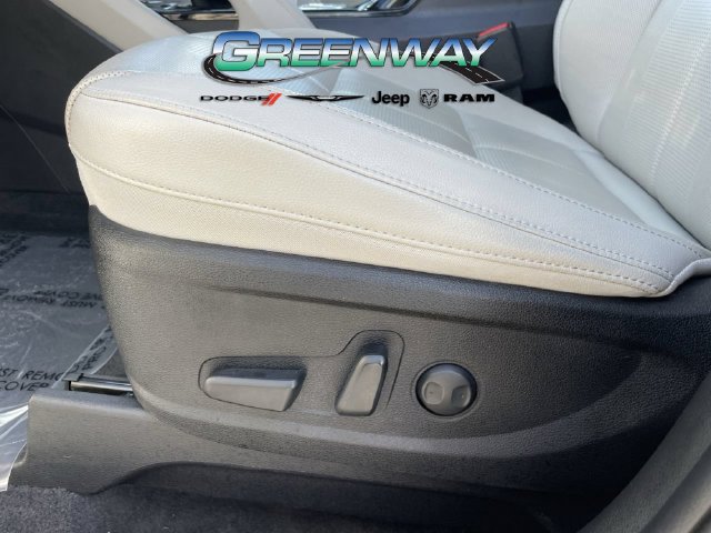 Used 2024 Kia Telluride EX w/ EX Captain's Chair Package FWD image 20