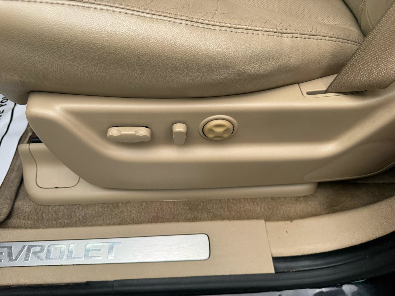 Used 2011 Chevrolet Avalanche LTZ AWD/4WD image 29