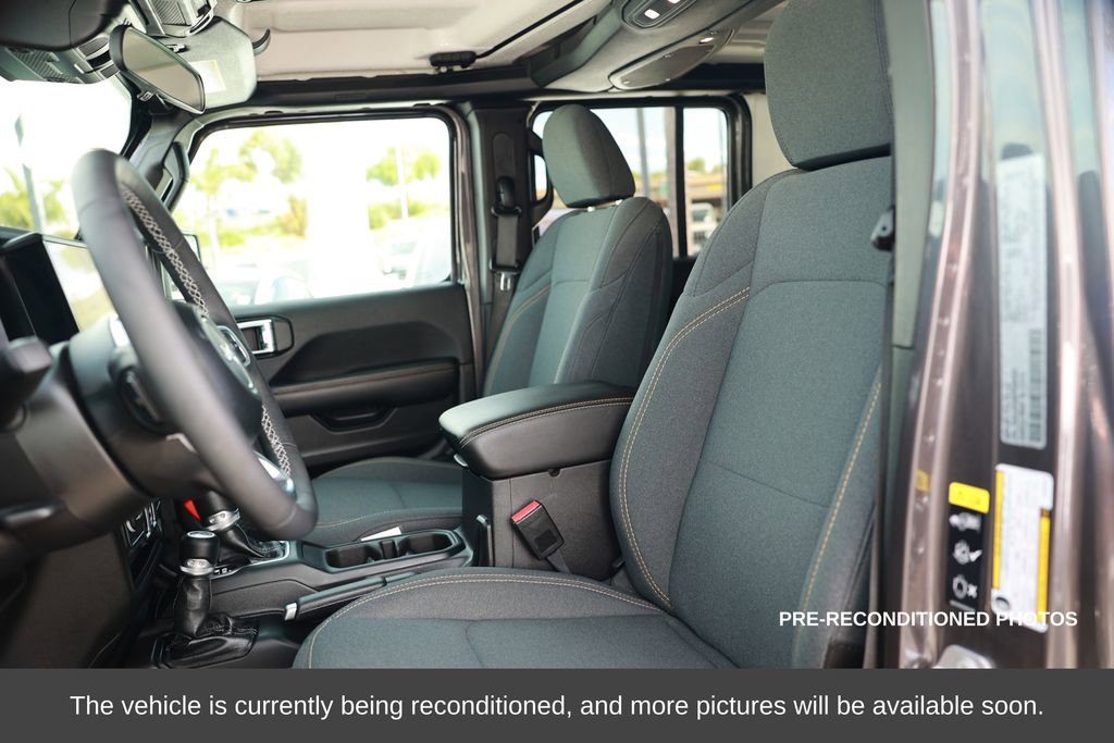 Used 2025 Jeep Wrangler Unlimited Sahara w/ Safety Group image 18