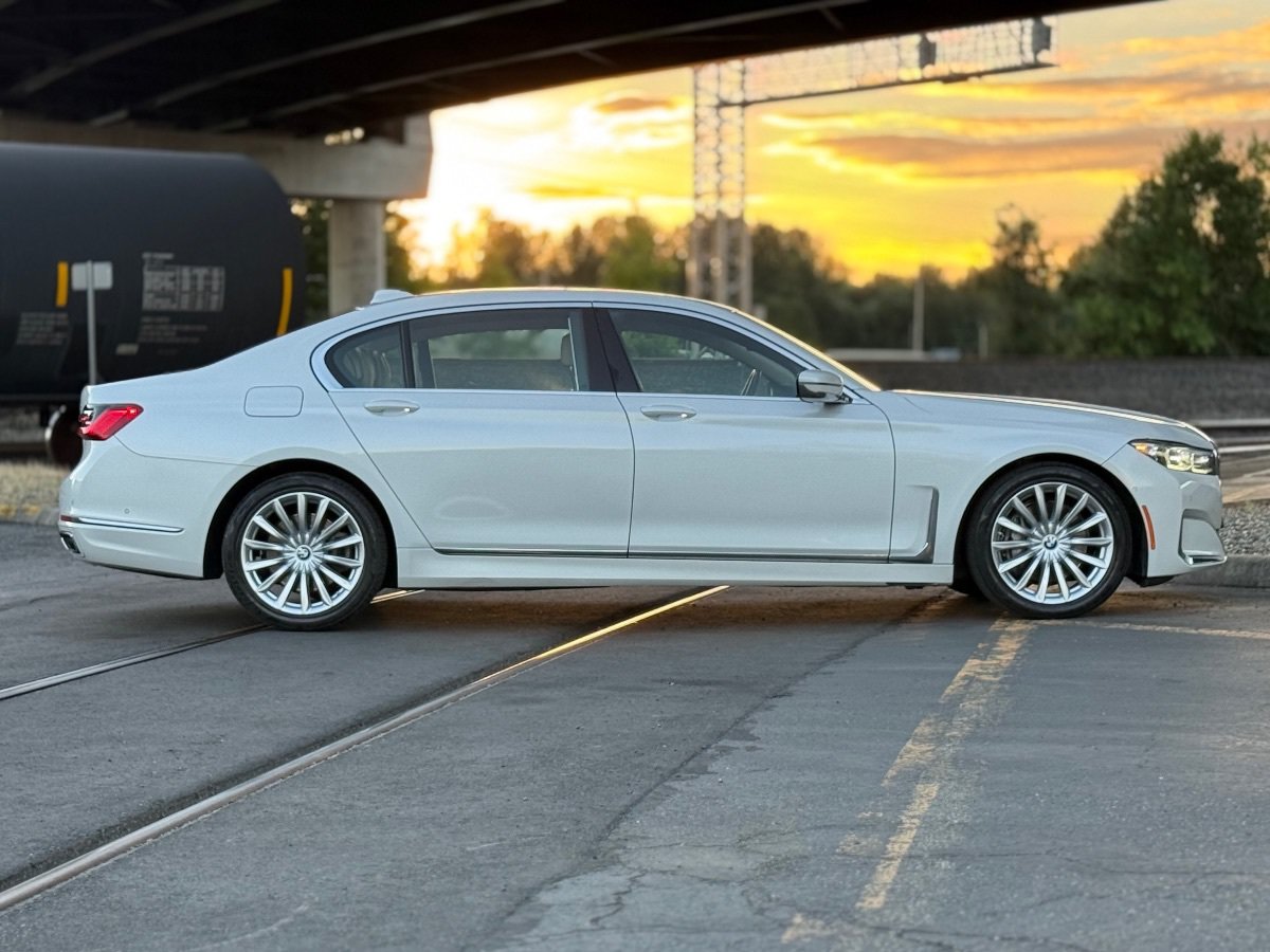 Used 2022 BMW 740i RWD image 2