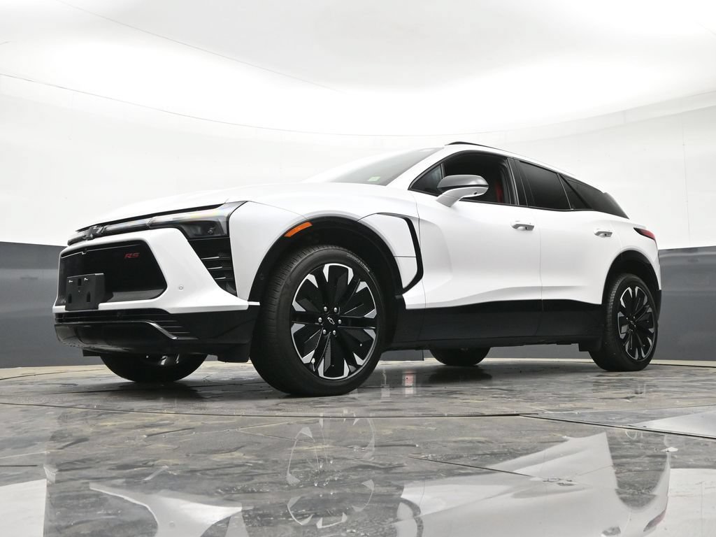 Used 2025 Chevrolet Blazer EV RS w/ Super Cruise Package AWD/4WD image 24