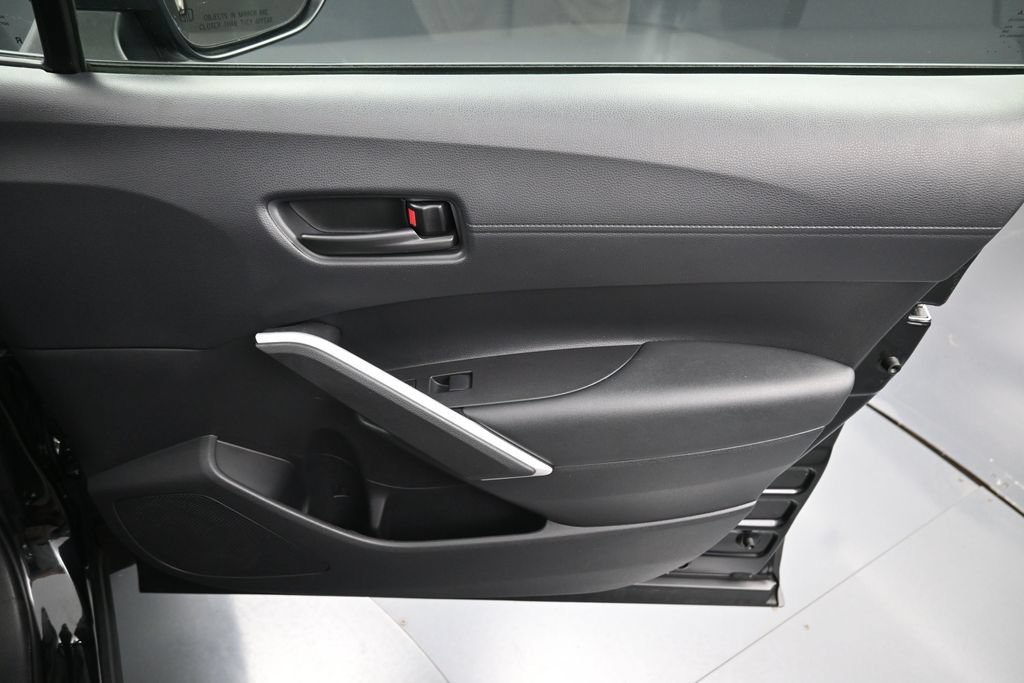 Used 2025 Toyota Corolla Cross LE FWD image 32