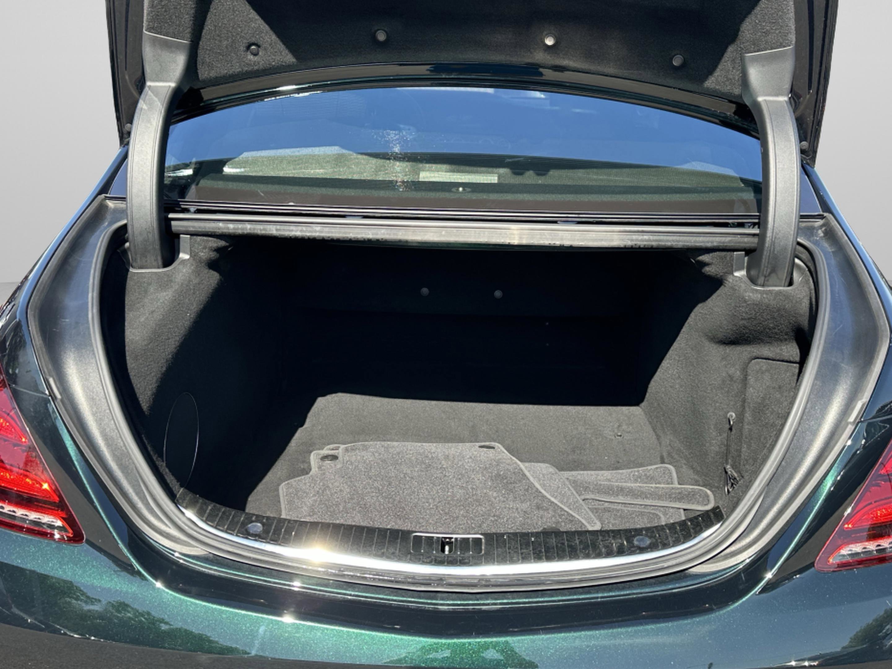 Used 2020 Mercedes-Benz S 560 4MATIC Sedan image 13