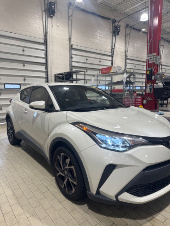Used 2020 Toyota C-HR XLE image 2