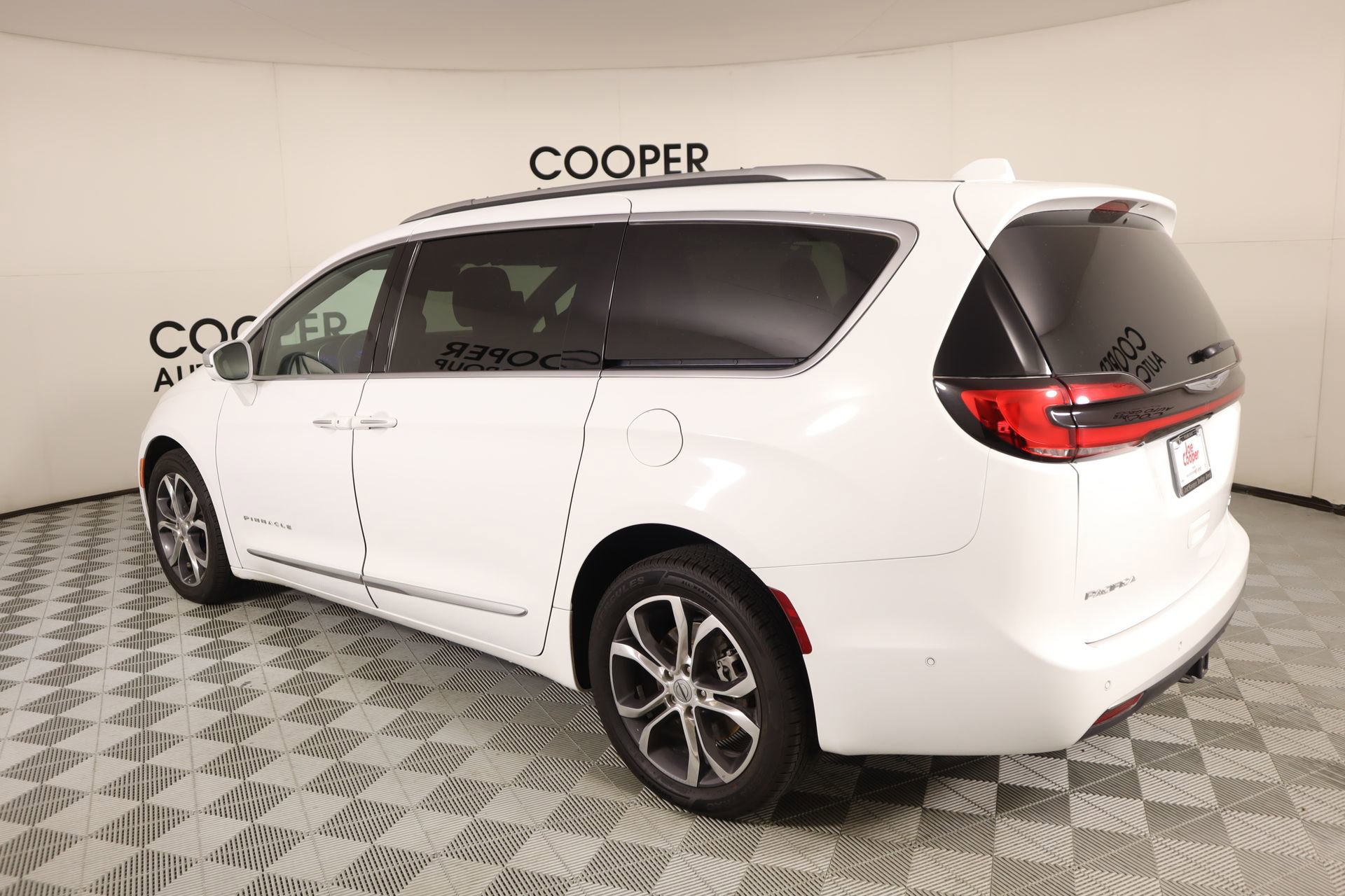 Used 2021 Chrysler Pacifica Pinnacle AWD/4WD image 26