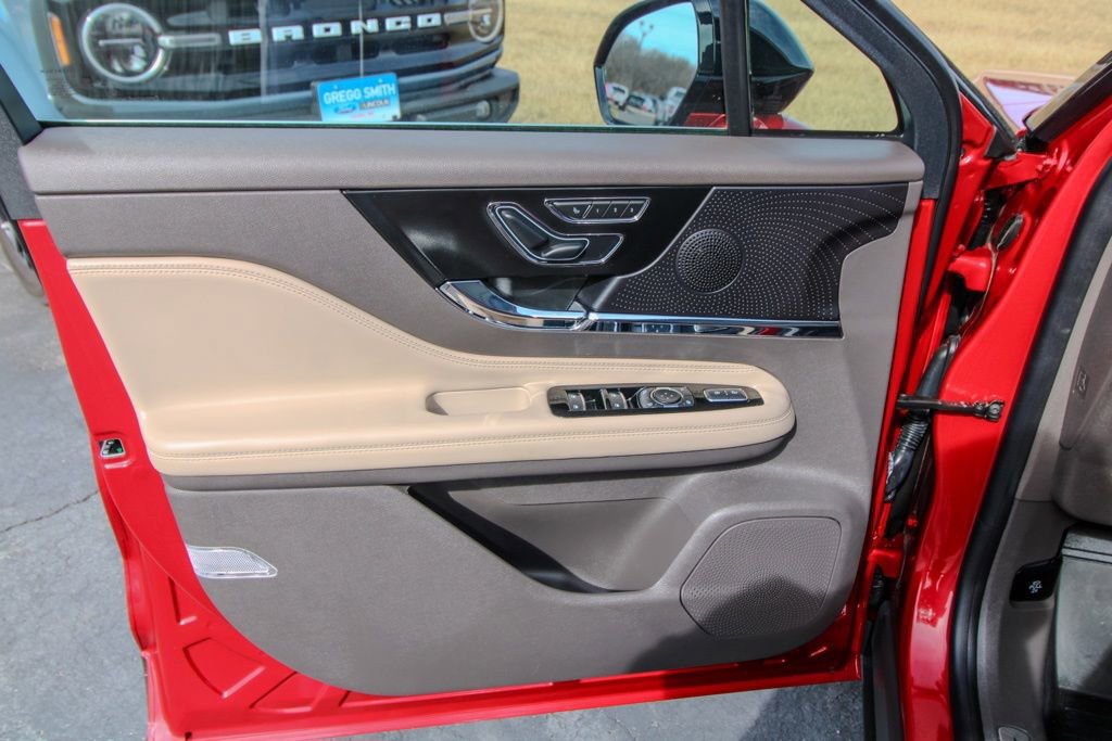 Used 2023 Lincoln Corsair Reserve AWD/4WD image 11