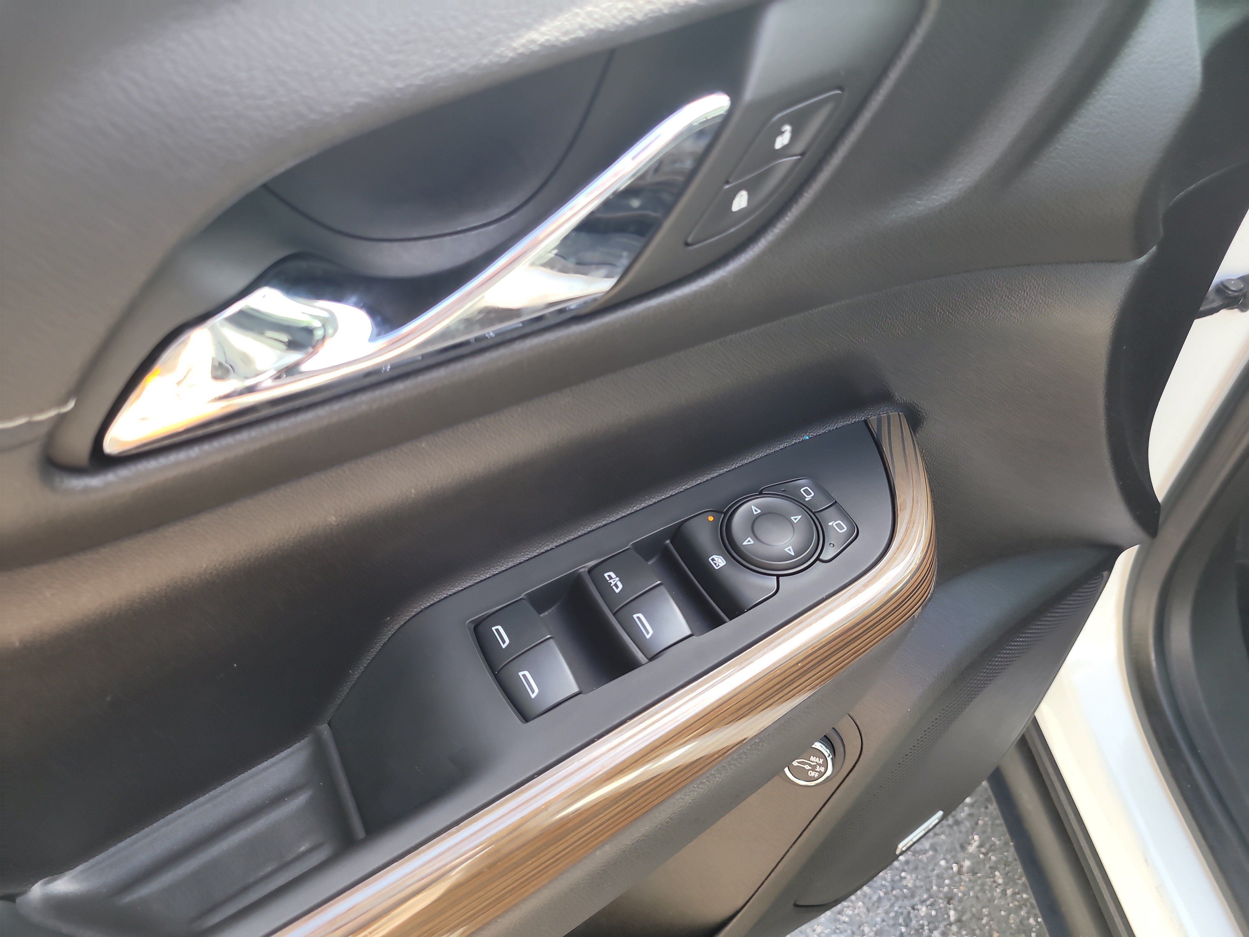 Used 2023 GMC Acadia SLE w/ Driver Convenience Package FWD image 18