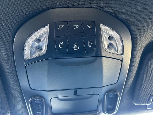New 2026 Chrysler Pacifica Limited w/ Uconnect Theater Family Group image 31