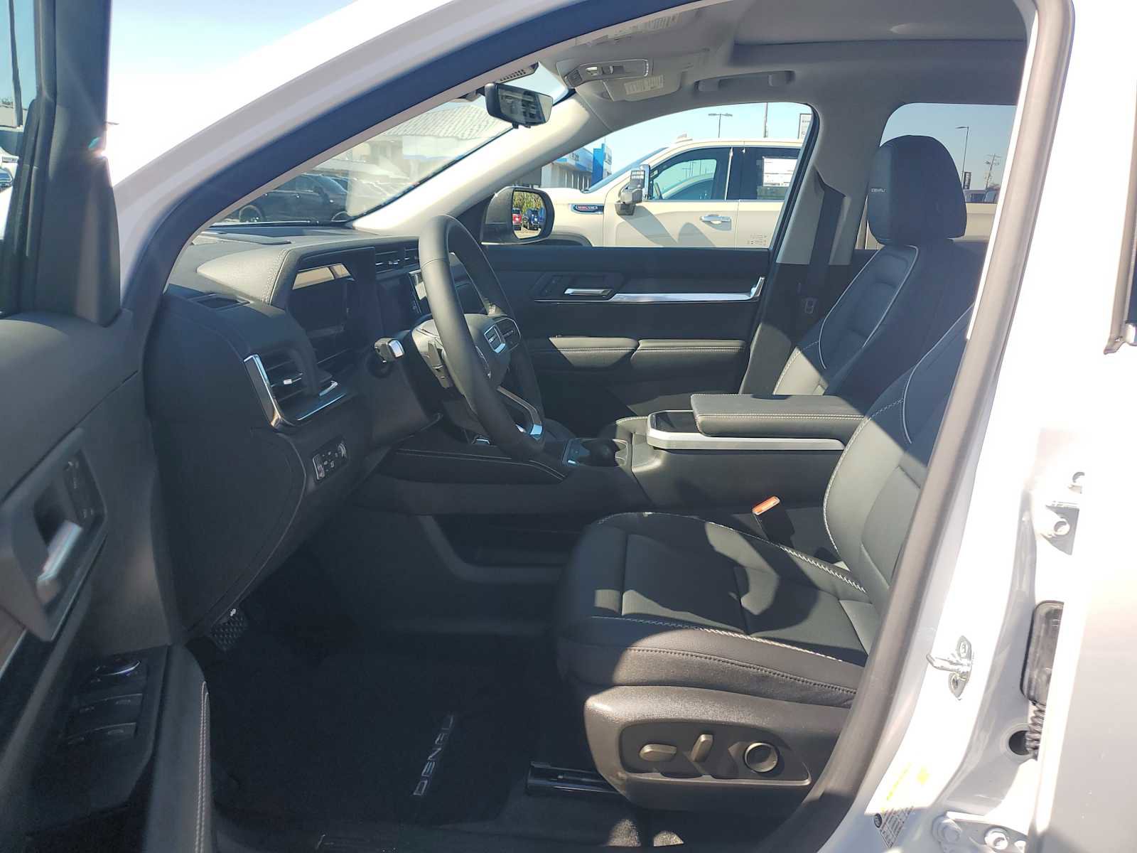 New 2026 GMC Terrain Denali w/ LPO, Black Badging Package image 37