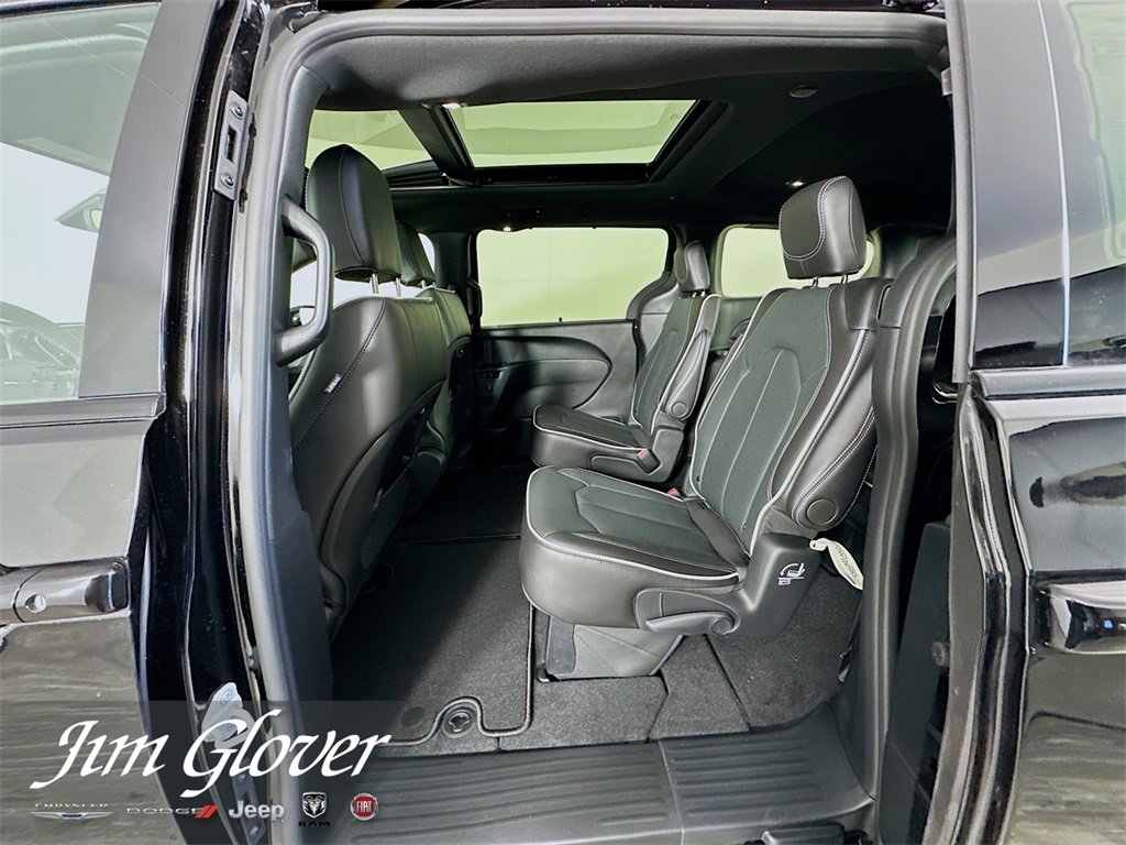 New 2026 Chrysler Pacifica Limited w/ S Appearance Package image 14