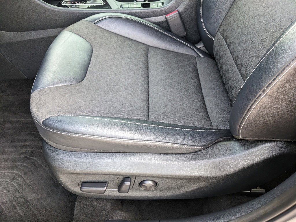 Certified 2022 Kia Niro EX image 22