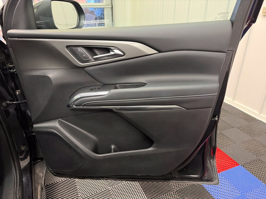 Used 2025 Chevrolet Traverse LT AWD/4WD image 24