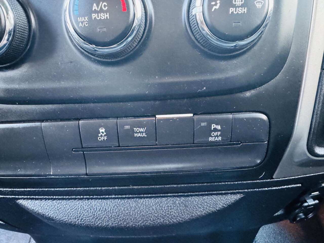 Used 2017 RAM 1500 Classic SLT image 21