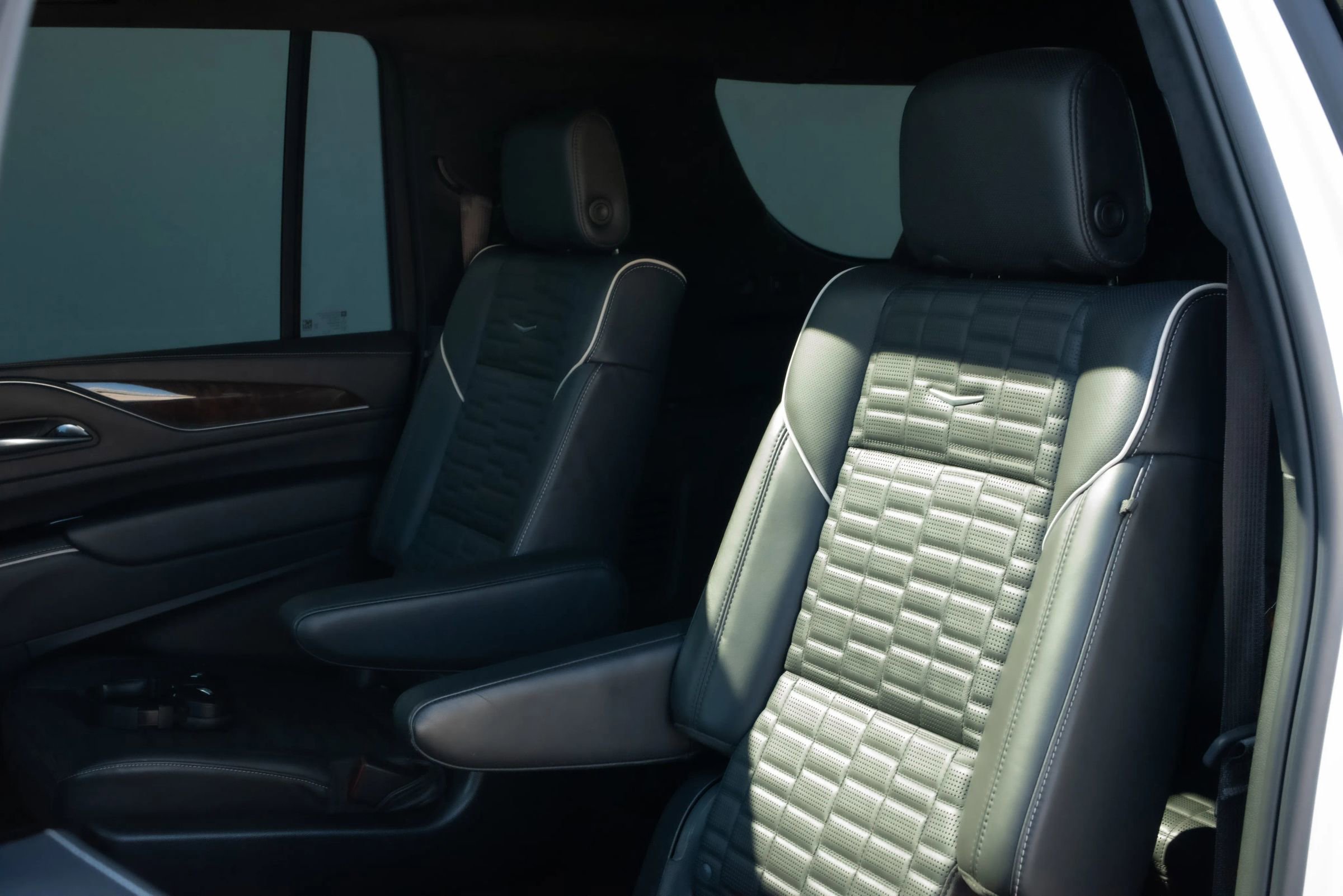 Used 2022 Cadillac Escalade ESV Sport Platinum image 17