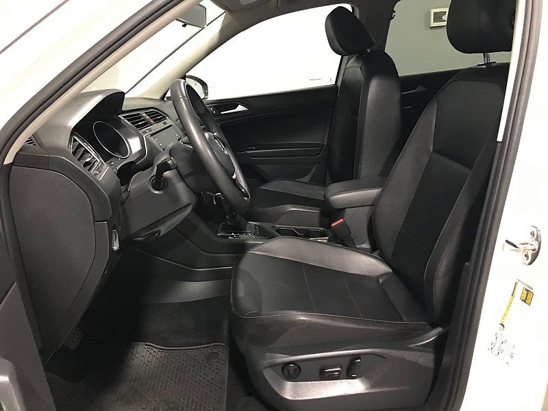 Used 2020 Volkswagen Tiguan SE w/ Panoramic Sunroof Package image 11