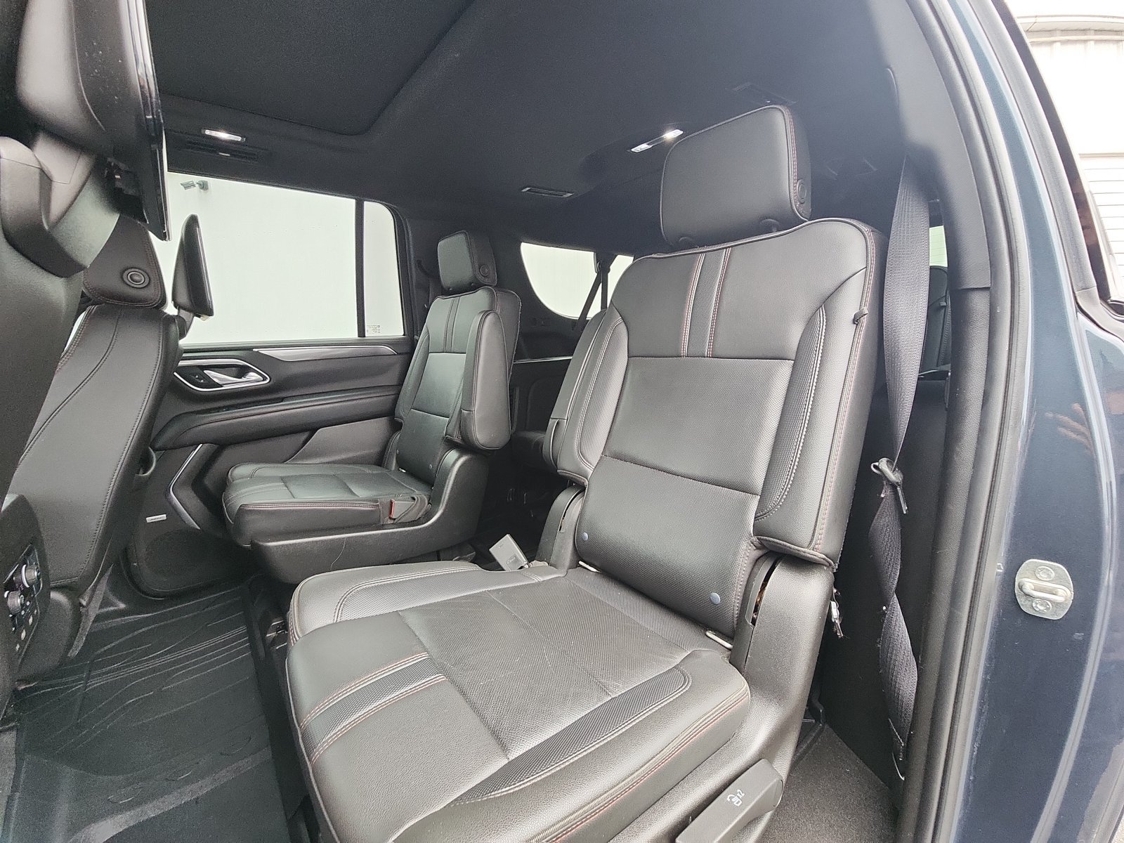 Used 2021 Chevrolet Suburban RST w/ Luxury Package AWD/4WD image 23