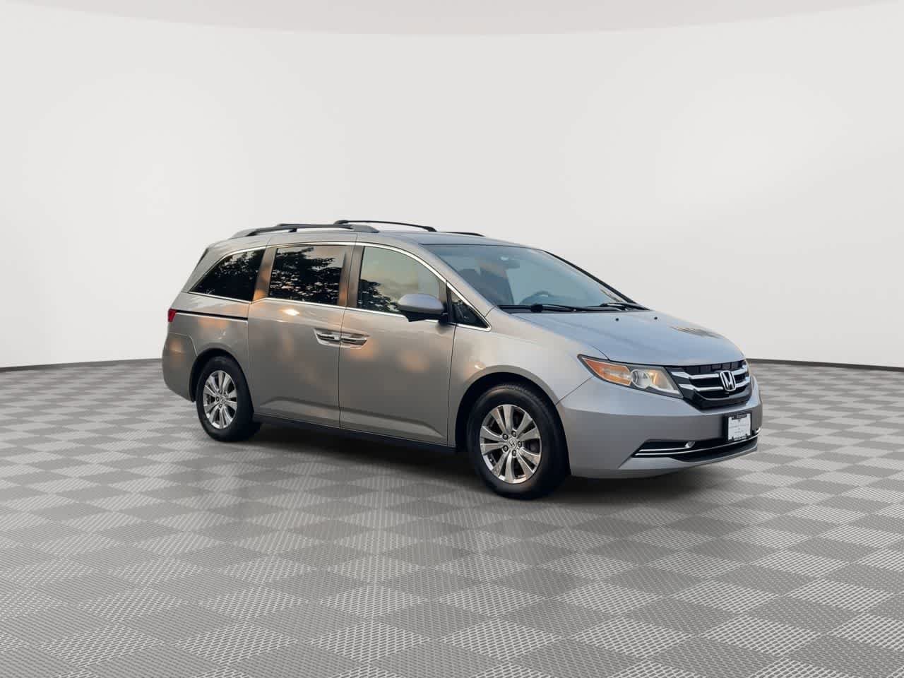 Used 2016 Honda Odyssey SE image 2