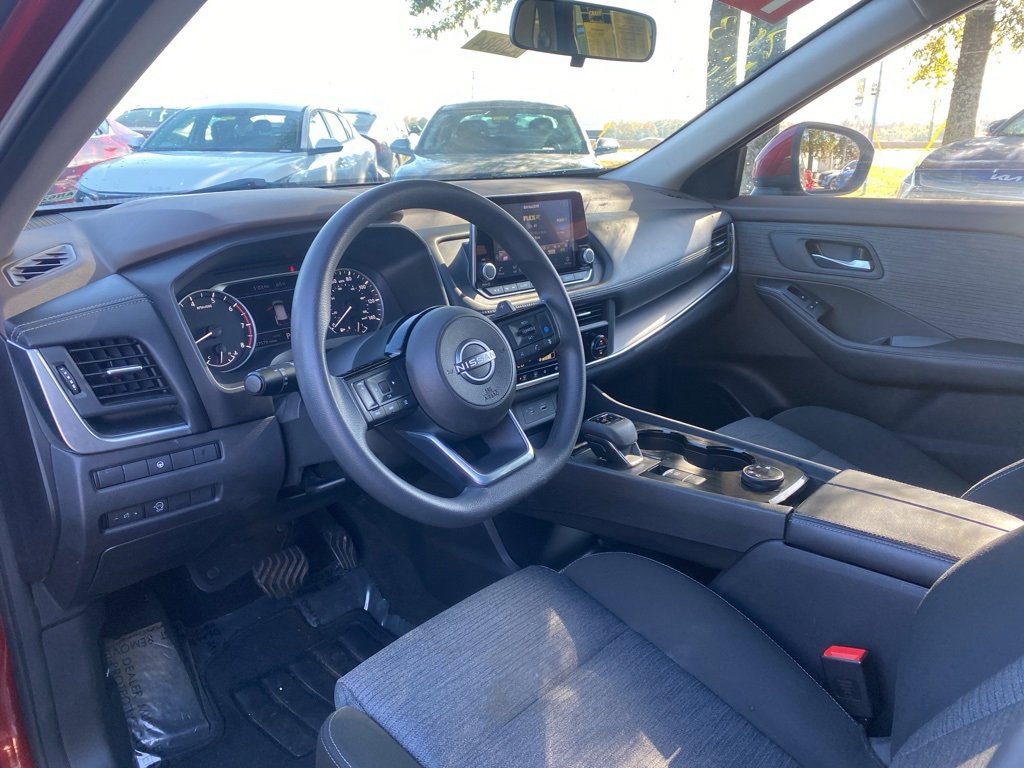 Used 2023 Nissan Rogue SV image 10