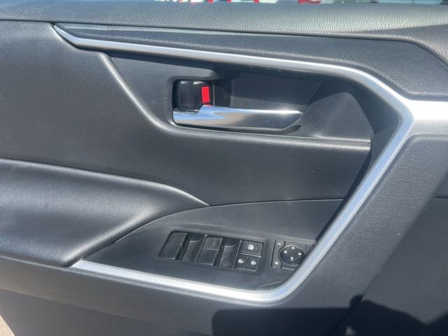 Used 2021 Toyota RAV4 XLE w/ Convenience Package image 25