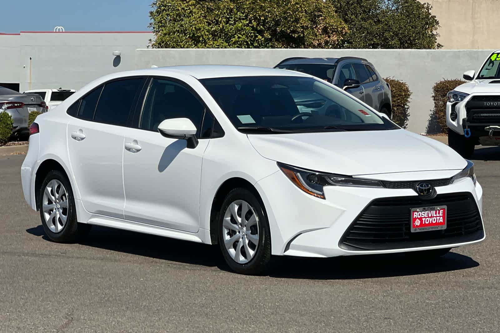 Certified 2025 Toyota Corolla LE FWD image 5