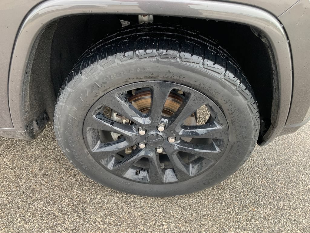 Used 2020 Jeep Grand Cherokee Altitude AWD/4WD image 13