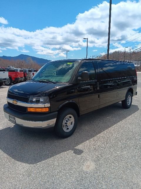 New 2026 Chevrolet Express 2500 Extended RWD image 3
