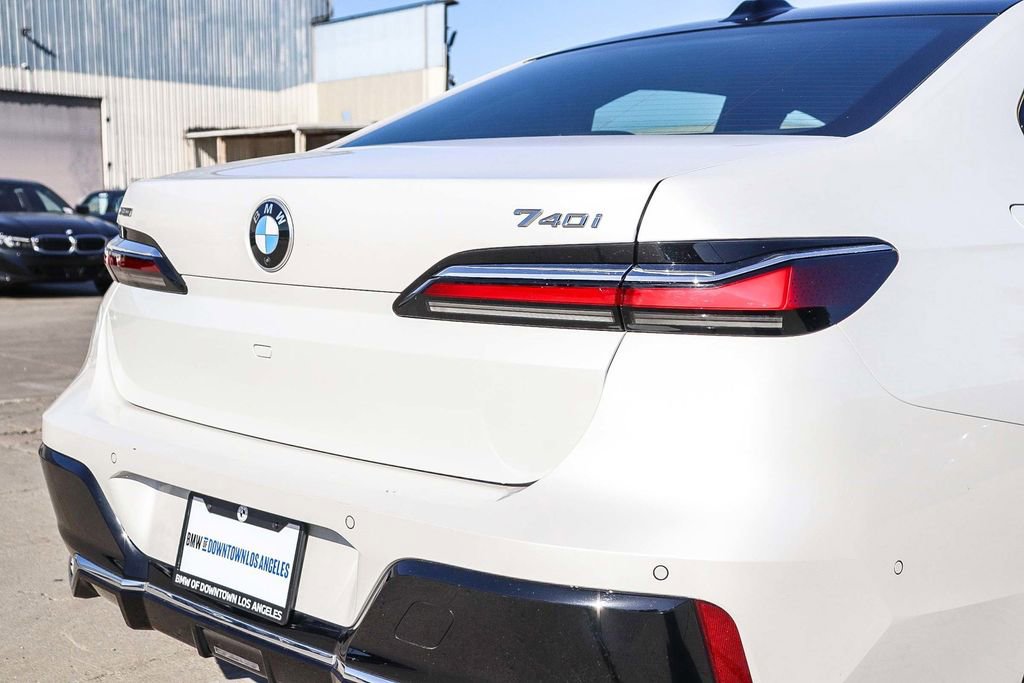 Used 2025 BMW 740i xDrive image 10