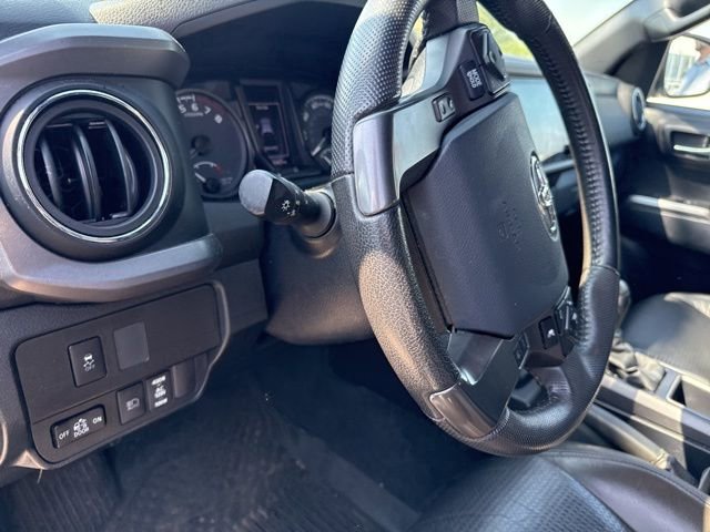 Used 2020 Toyota Tacoma TRD Off-Road w/ TRD Premium Off Road Package AWD/4WD image 10