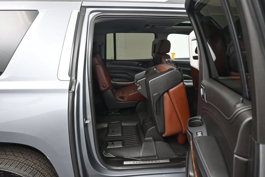 Used 2019 Chevrolet Suburban Premier w/ Premier Plus Edition AWD/4WD image 46
