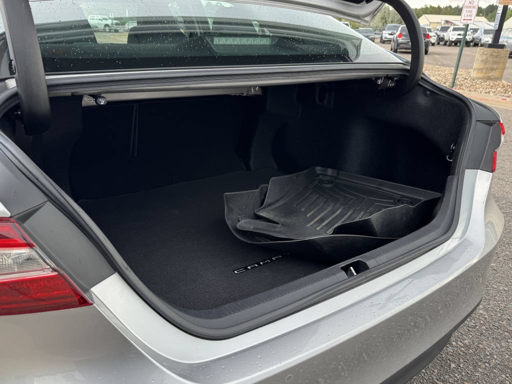 Used 2018 Toyota Camry XLE FWD image 11