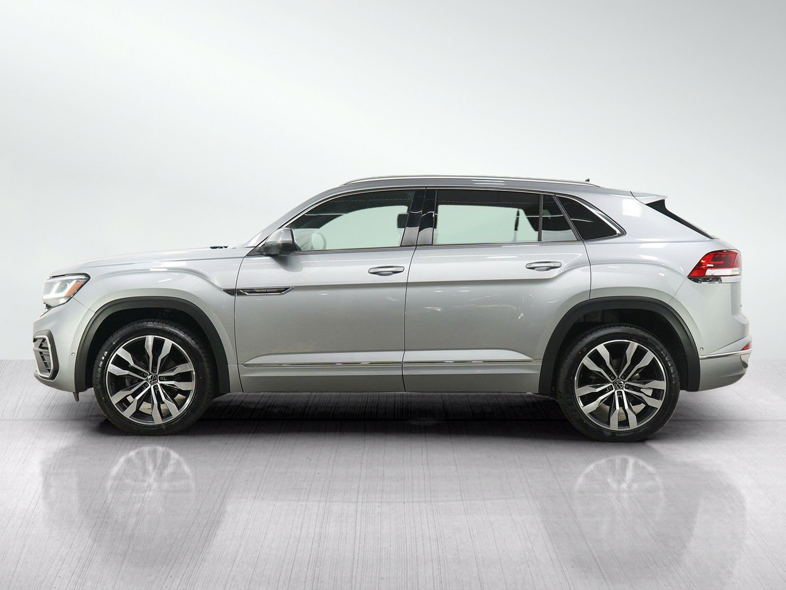 Used 2020 Volkswagen Atlas Cross Sport SEL Premium R-Line AWD/4WD image 2