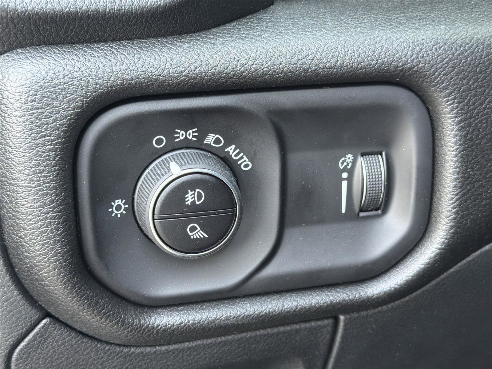 New 2026 RAM 1500 Express image 32