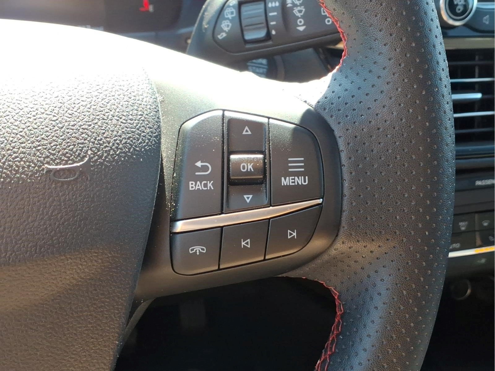 Used 2025 Ford Escape ST-Line AWD/4WD image 16