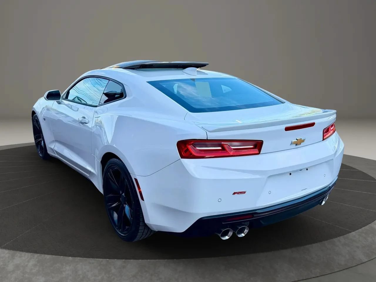 Used 2017 Chevrolet Camaro LT RWD image 6