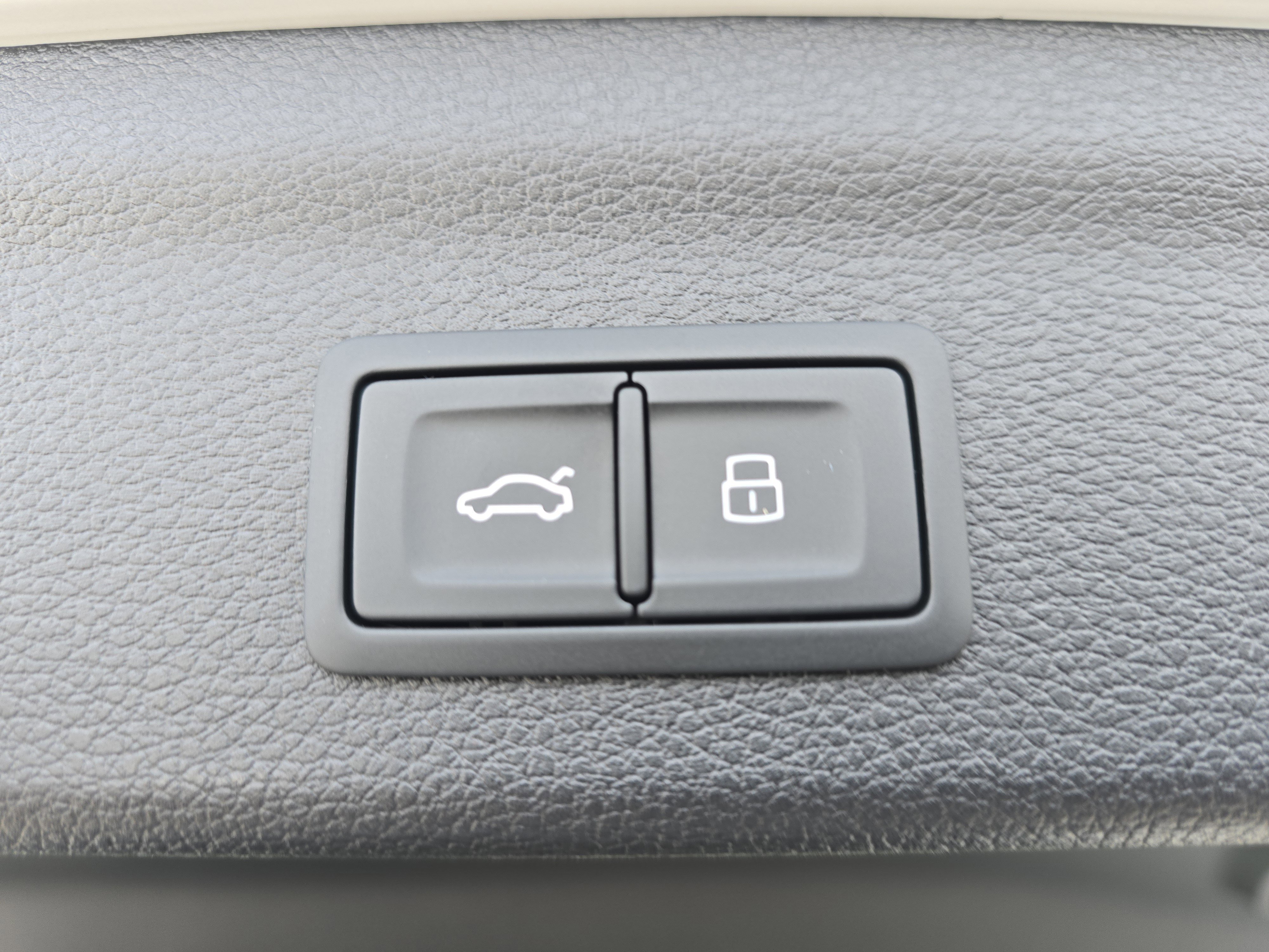 New 2025 Audi Q3 2.0T Premium Plus image 16