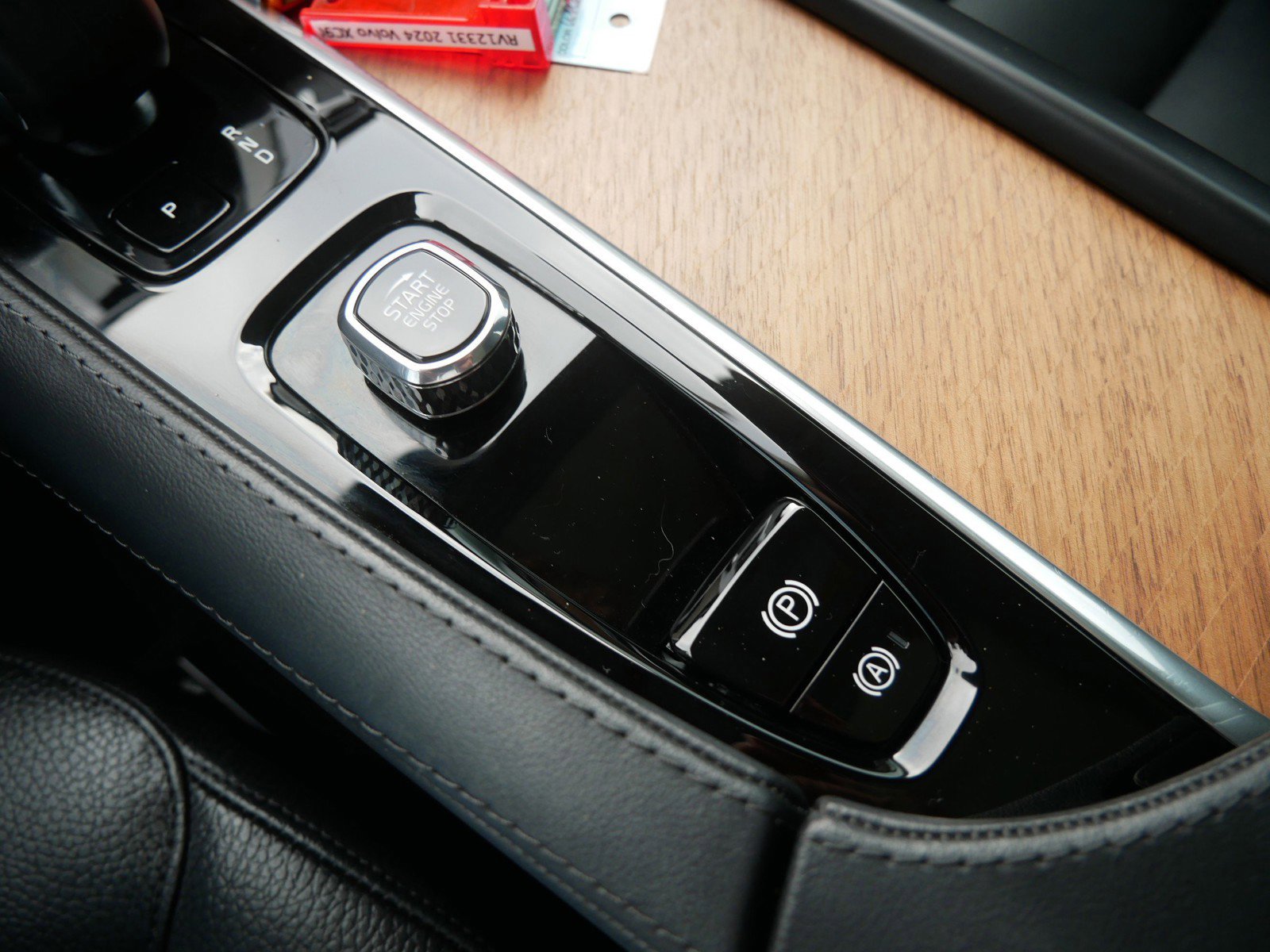 Certified 2024 Volvo XC90 B6 Core w/ Climate Package image 18