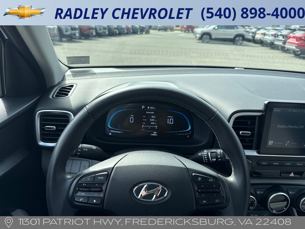 Used 2025 Hyundai Venue SEL image 6