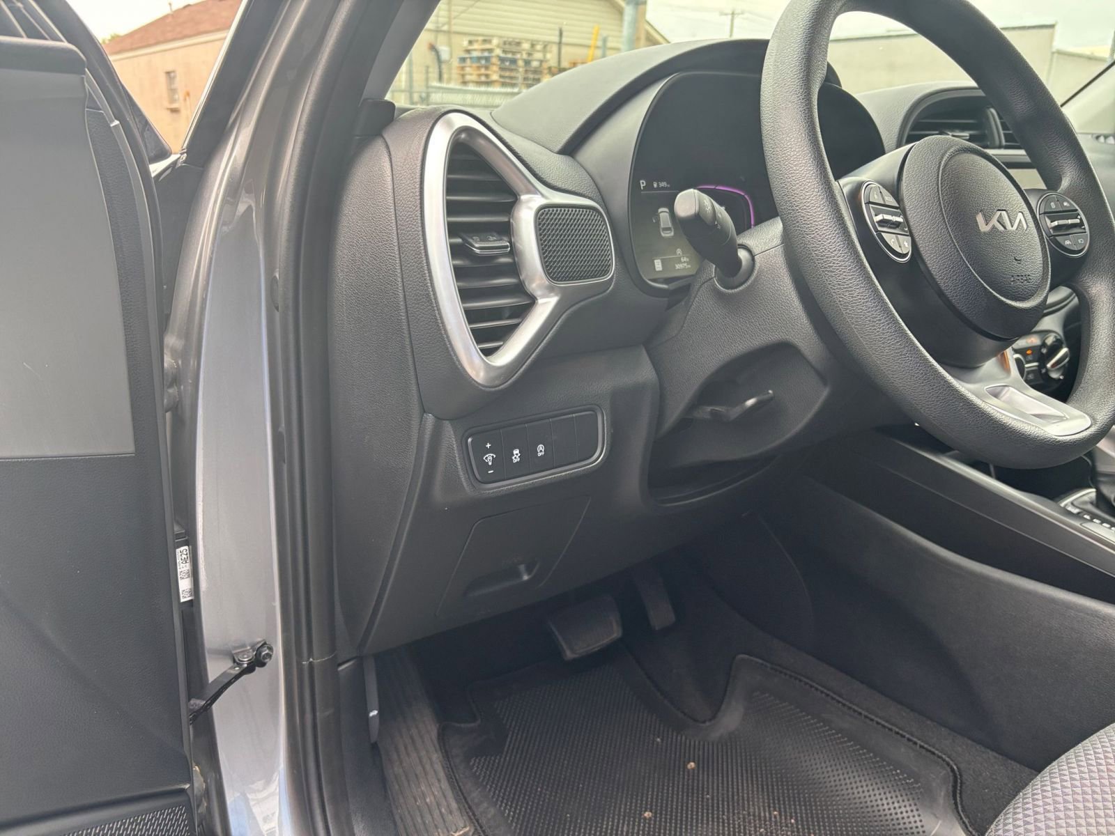 Used 2025 Kia Soul LX w/ LX Technology Package image 32