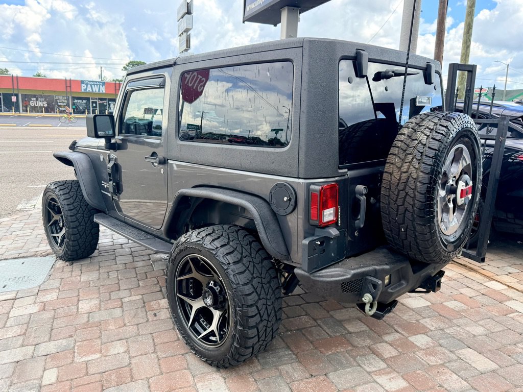 Used 2018 Jeep Wrangler Sahara w/ Connectivity Group AWD/4WD image 7