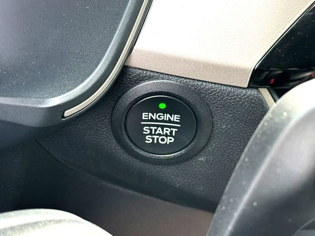 Used 2022 Ford Escape SE w/ SE Sport Appearance Package image 17