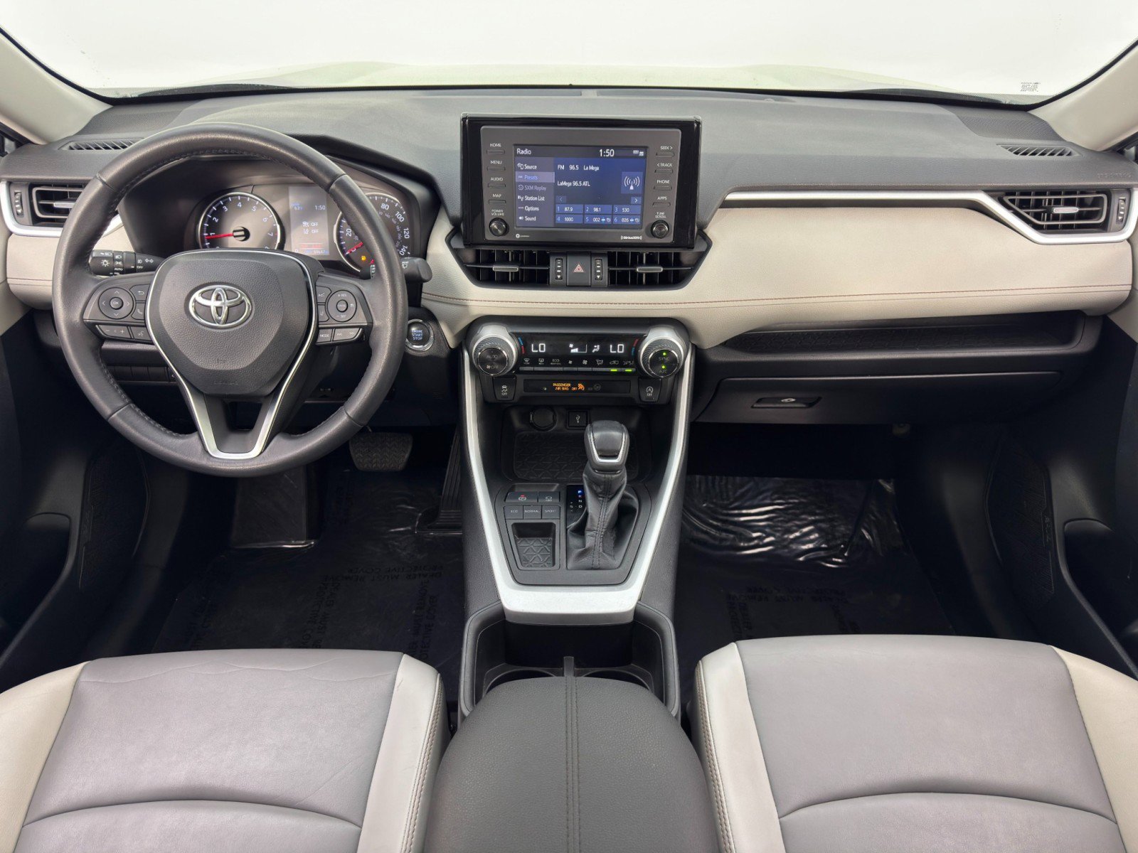 Used 2022 Toyota RAV4 XLE Premium image 12