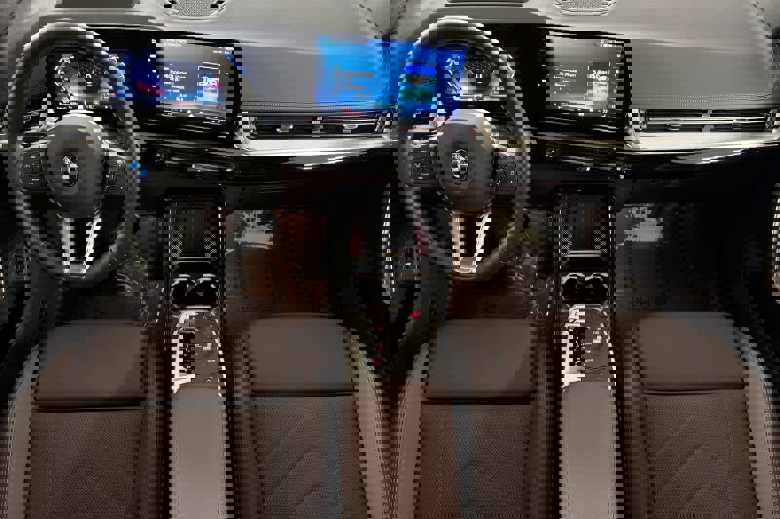 Used 2025 BMW X1 xDrive28i image 3